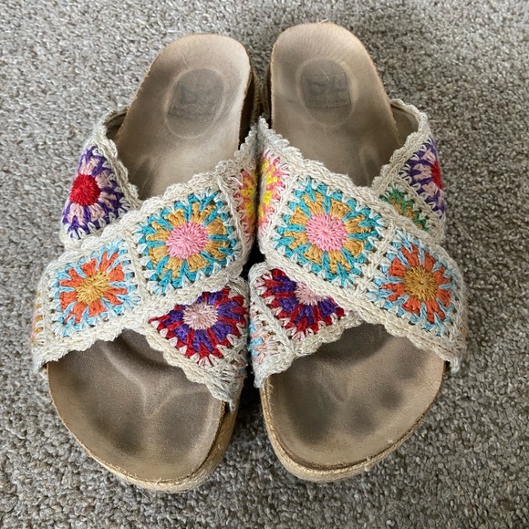 Dirty Laundry Granny Square Platform Sandals - Picture 2 of 5